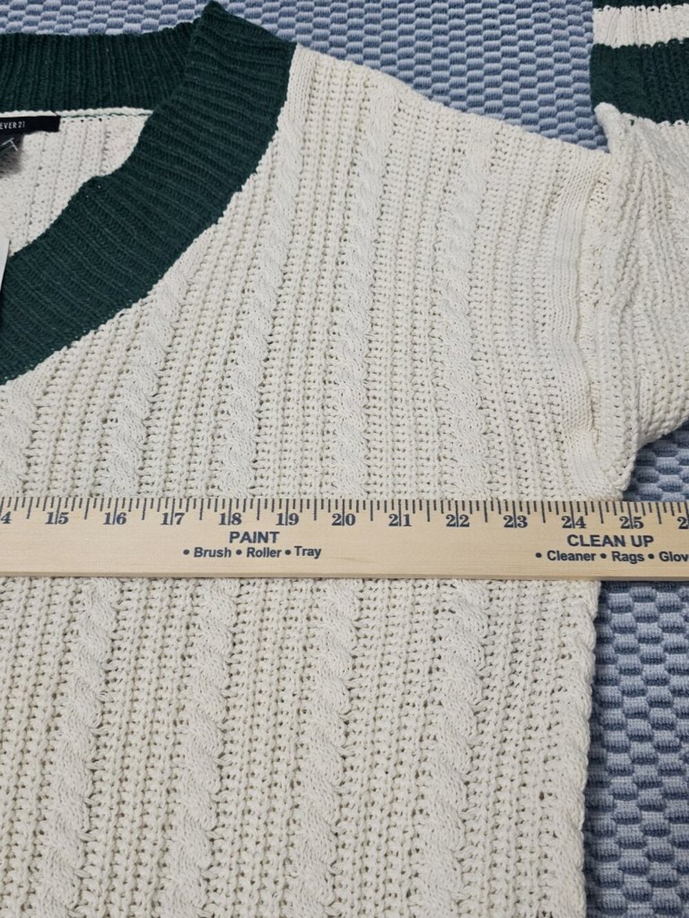NEW Forever21 Cable Knit V-neck White and Green Oversized Sweater - Size Medium - Picture 6 of 7